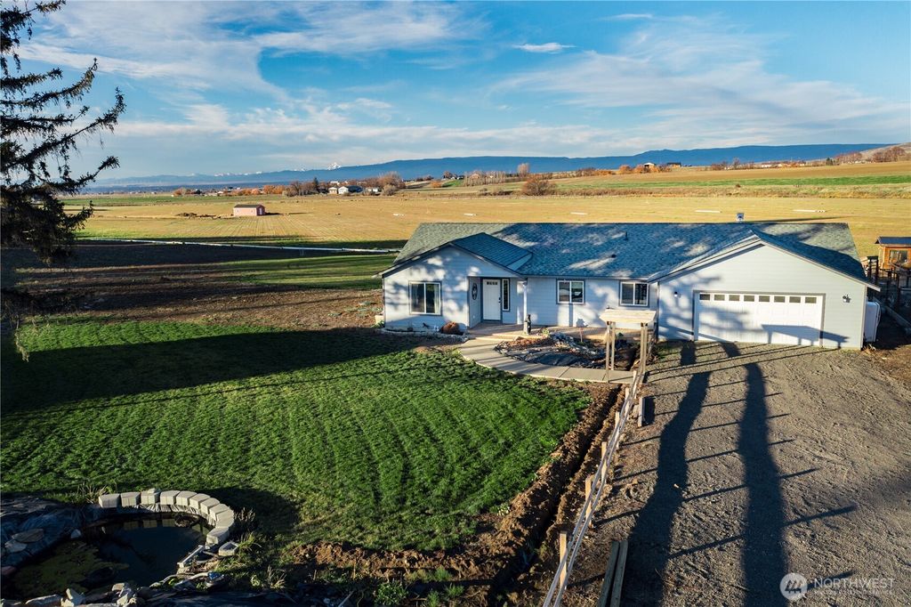 Photo of 10881 Upper Badger Pocket Rd Rd, Ellensburg, WA 98926 (MLS # 2461418)