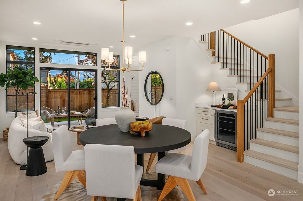 Photo of 677 16th Avenue W, Kirkland, WA 98033 (MLS # 2230294)