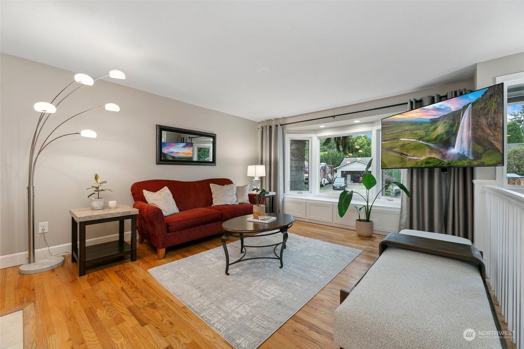 Photo of 13410 NE 70th Street, Redmond, WA 98052 (MLS # 2166073)