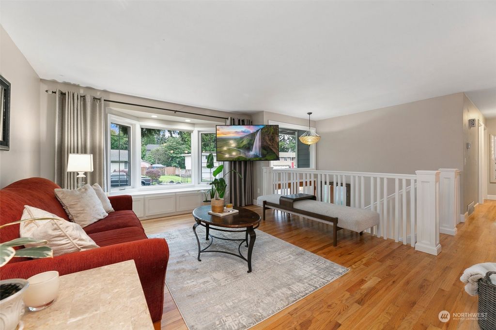 Photo of 13410 NE 70th Street, Redmond, WA 98052 (MLS # 2166073)