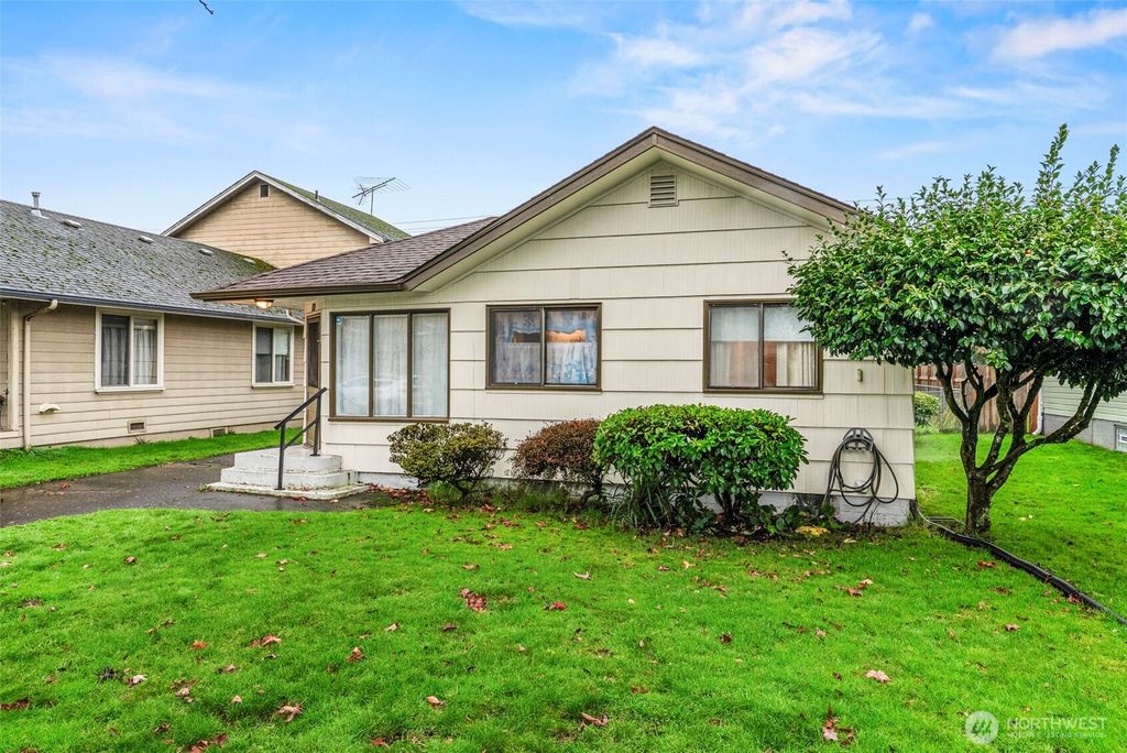 Photo of 2843 Hemlock Street, Longview, WA 98632 (MLS # 2459865)