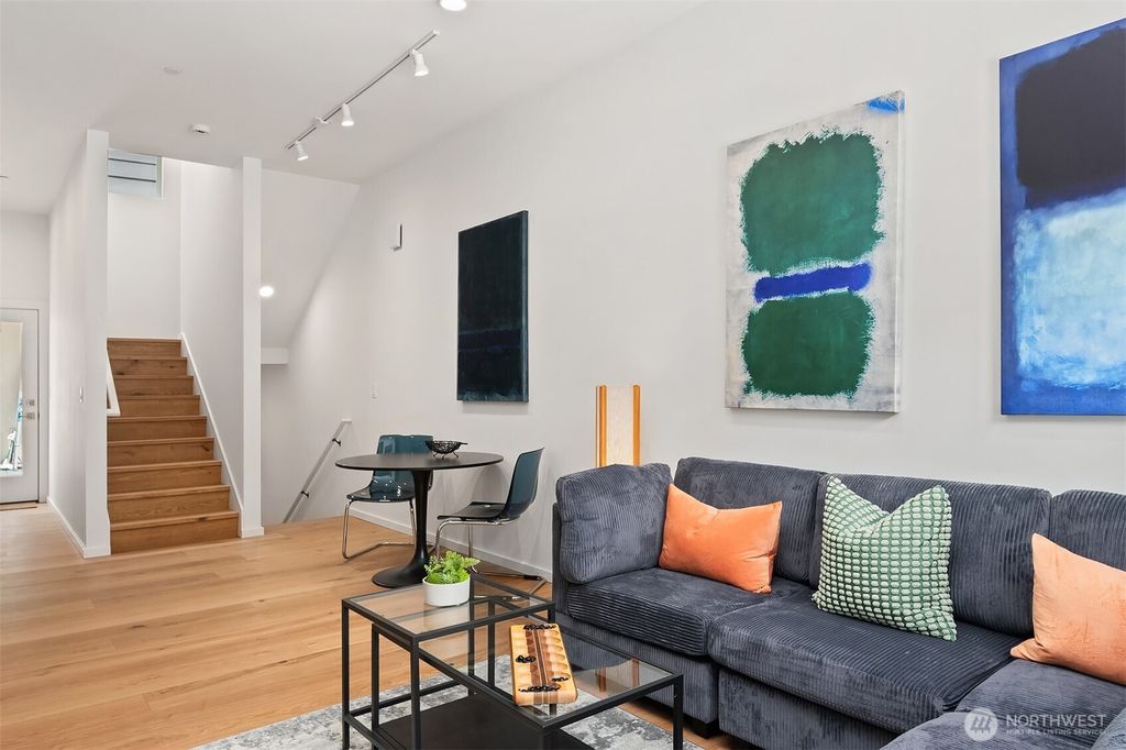 Photo of 633 13th Avenue E, Seattle, WA 98102 (MLS # 2525913)