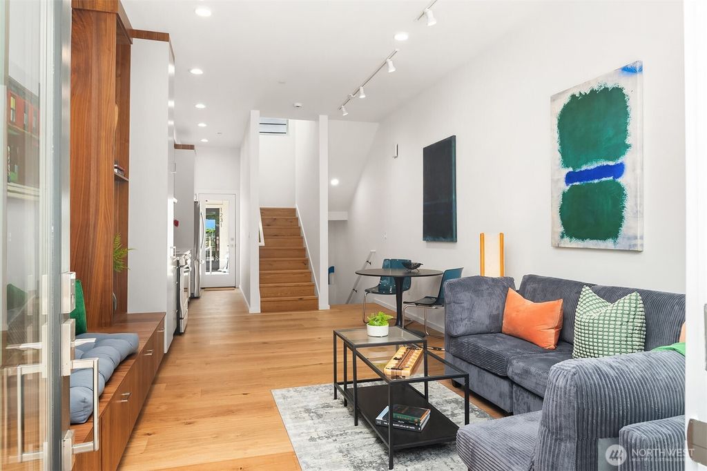 Photo of 633 13th Avenue E, Seattle, WA 98102 (MLS # 2525913)