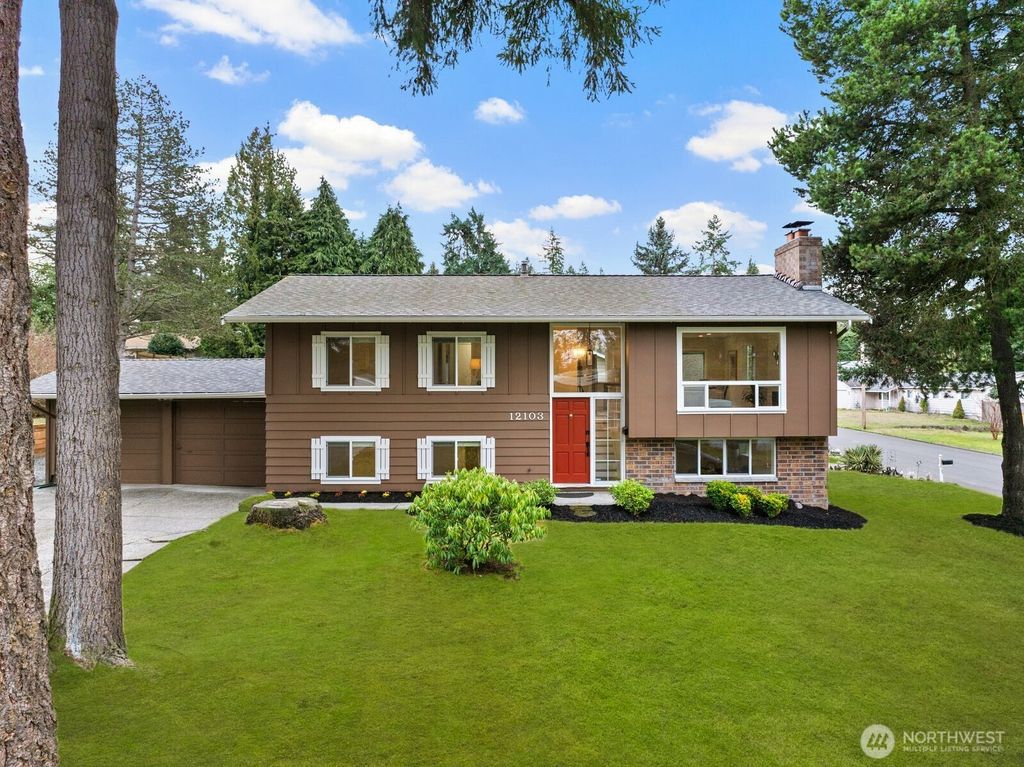 Photo of 12103 SE 70th Street, Newcastle, WA 98056 (MLS # 2482085)