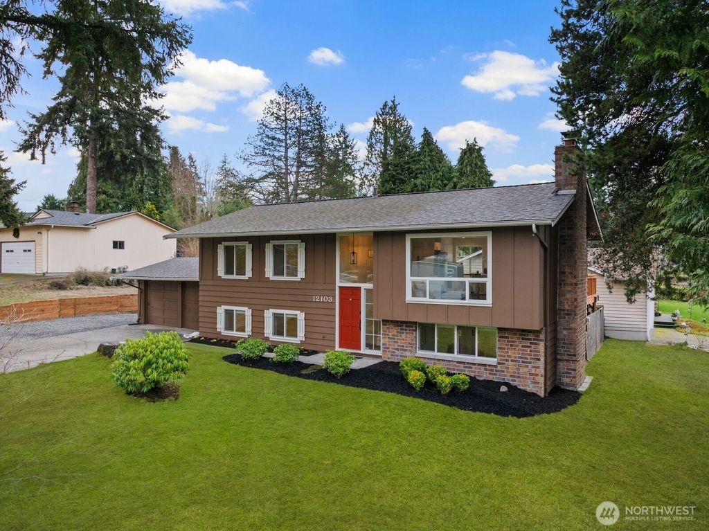 Photo of 12103 SE 70th Street, Newcastle, WA 98056 (MLS # 2482085)