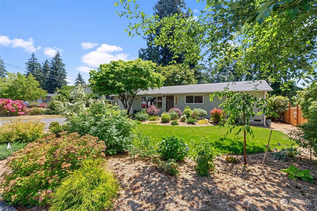Photo of 2124 201st Place SW, Lynnwood, WA 98036 (MLS # 2259273)