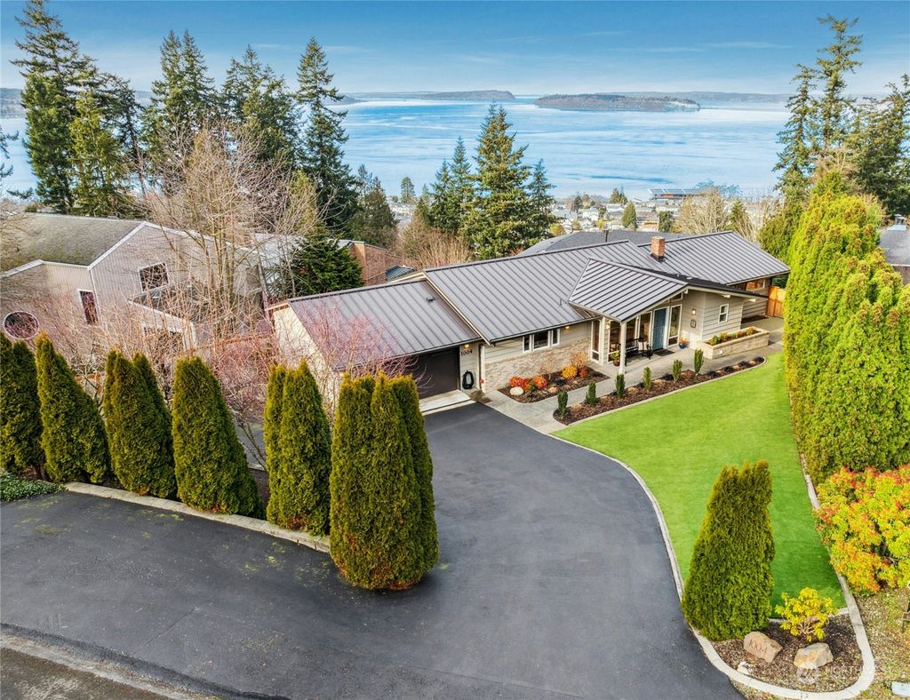 Photo of 1004 8th St St, Mukilteo, WA 98275 (MLS # 2325382)
