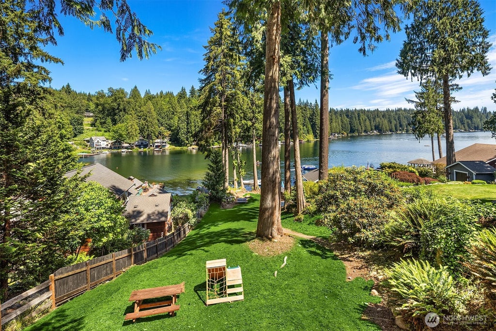 Photo of 315 NW Lake Roesiger Road, Snohomish, WA 98290 (MLS # 2543464)