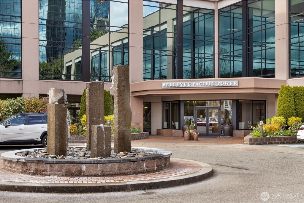 Photo of 177 107th Avenue NE #810, Bellevue, WA 98004 (MLS # 2347234)