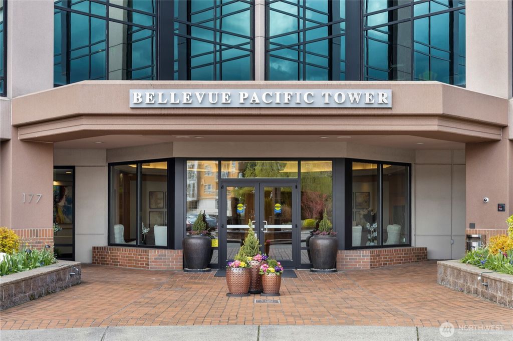 Photo of 177 107th Avenue NE #810, Bellevue, WA 98004 (MLS # 2347234)