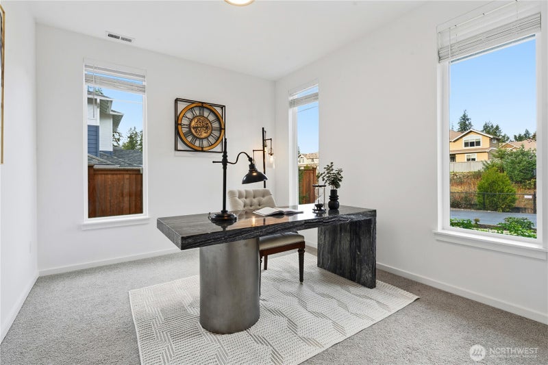 6563 SE 8th Place
