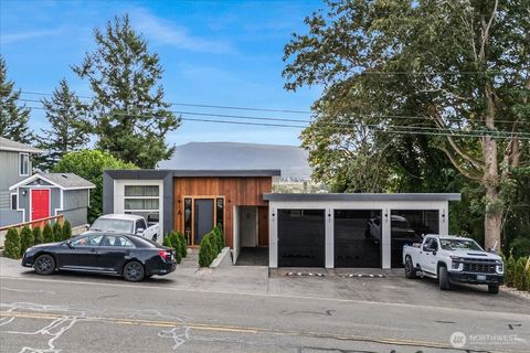 Photo of 520 Columbia Street, Cathlamet, WA 98612 (MLS # 2443914)