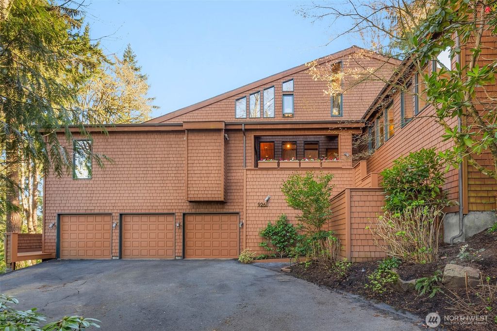 Photo of 9261 SE 46th Street, Mercer Island, WA 98040 (MLS # 2497266)