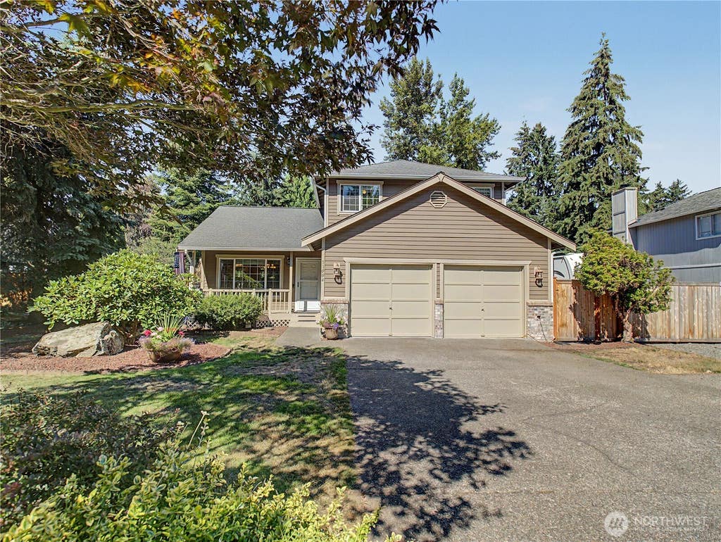 Photo of 11004 209th Avenue E, Bonney Lake, WA 98391 (MLS # 2572468)
