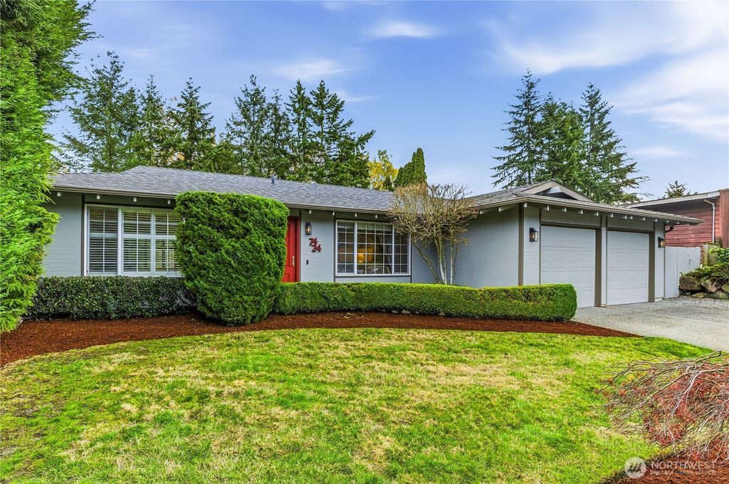 Photo of 7424 141st Avenue NE, Redmond, WA 98052 (MLS # 2454034)