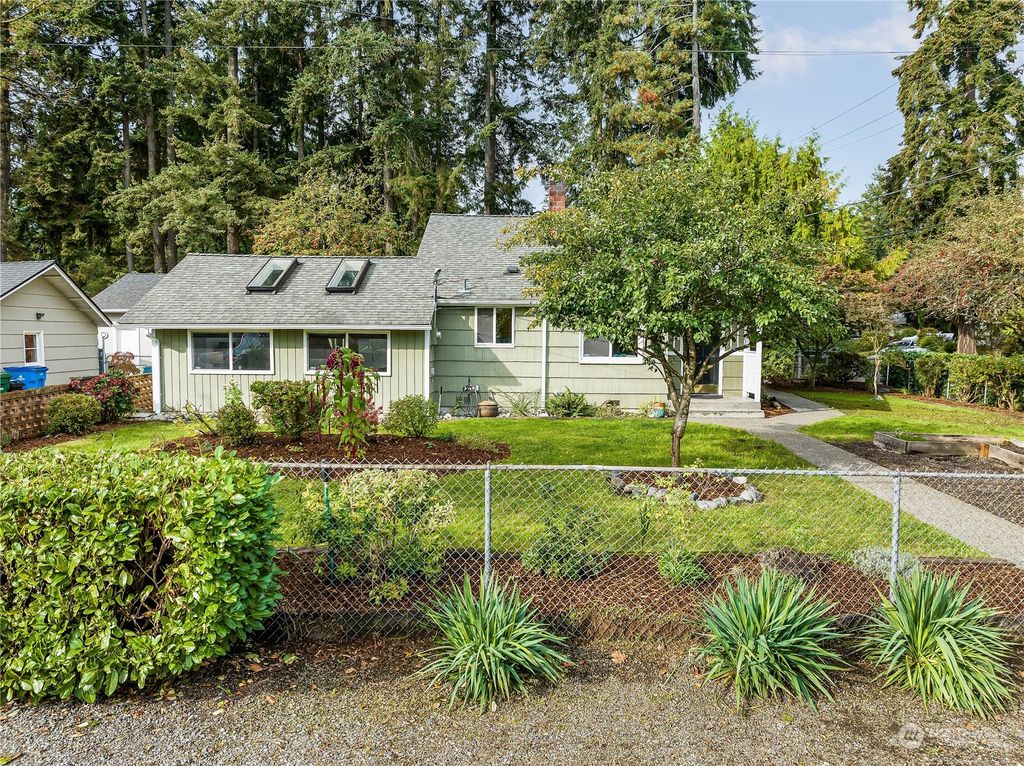 Photo of 16921 22nd Avenue NE, Shoreline, WA 98155 (MLS # 2286271)