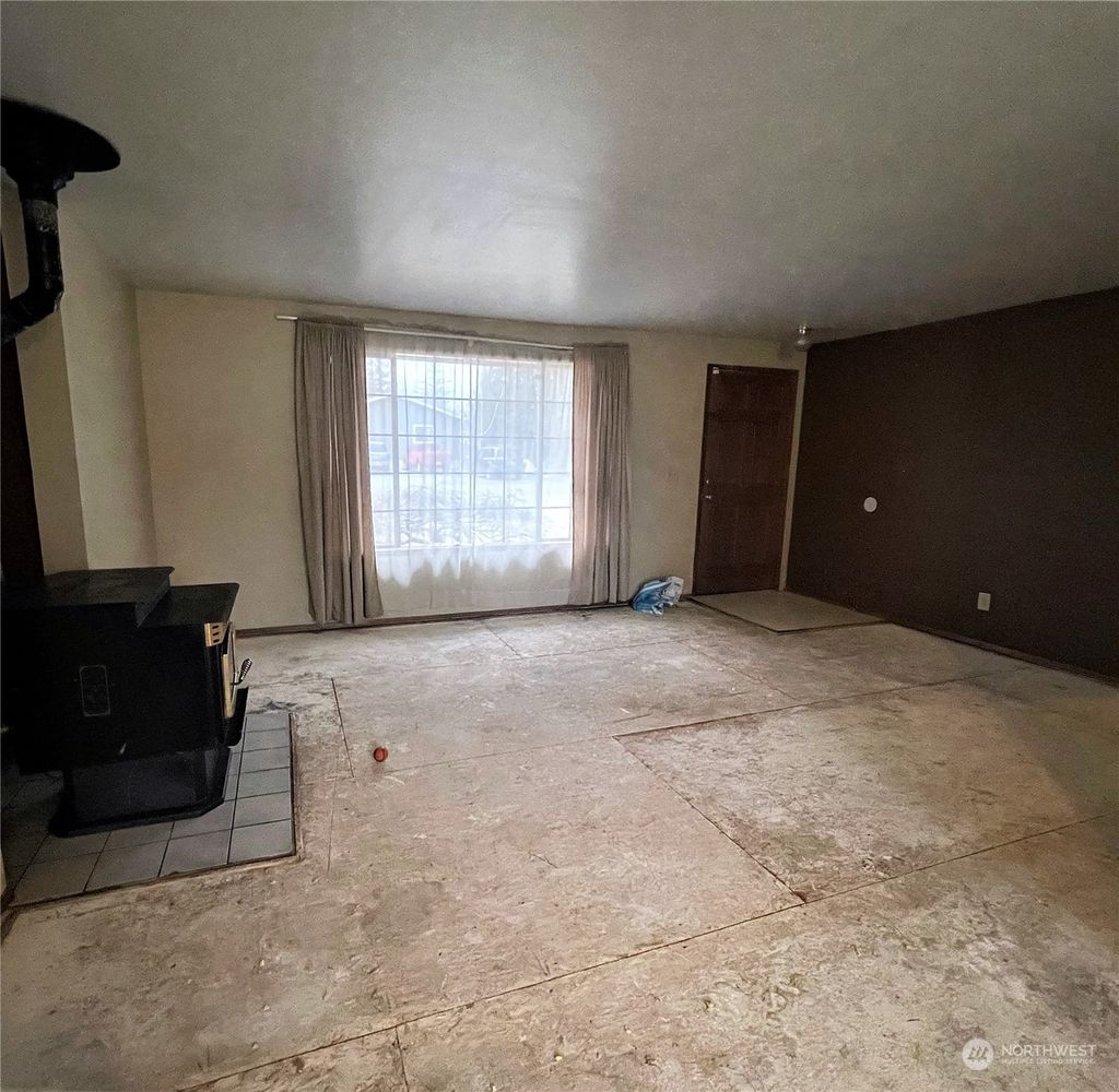 Photo of 256 7th Street, Gold Bar, WA 98251 (MLS # 2025391)