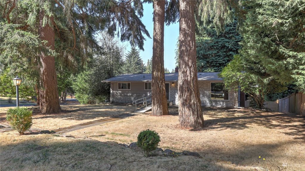 Photo of 804 S 297th Place, Federal Way, WA 98003 (MLS # 1988236)