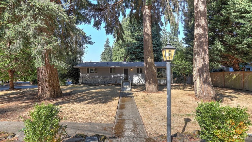 Photo of 804 S 297th Place, Federal Way, WA 98003 (MLS # 1988236)