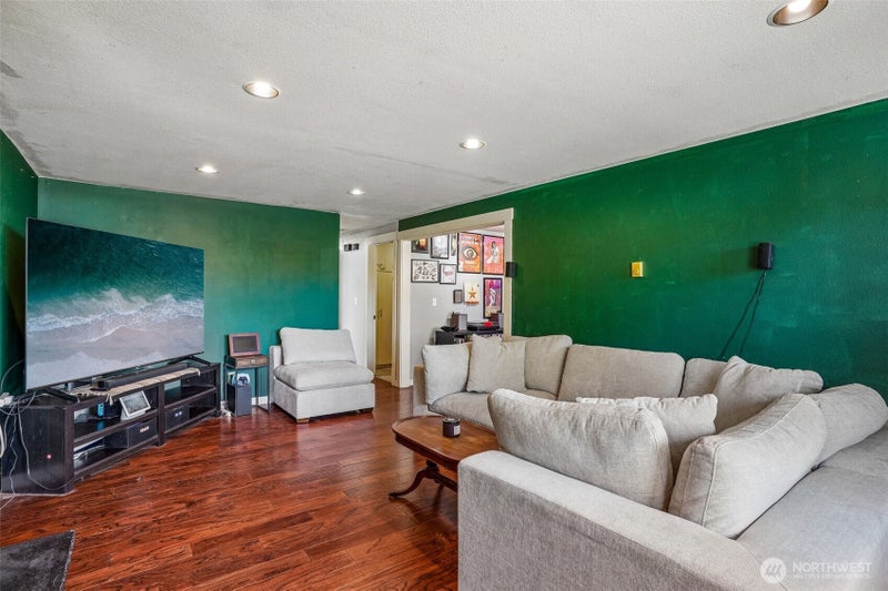 1006 S 72nd Street