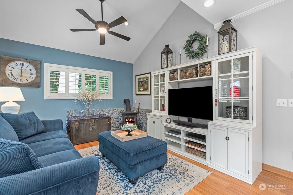 Photo of 20242 37th Avenue NE, Lake Forest Park, WA 98155 (MLS # 2145370)