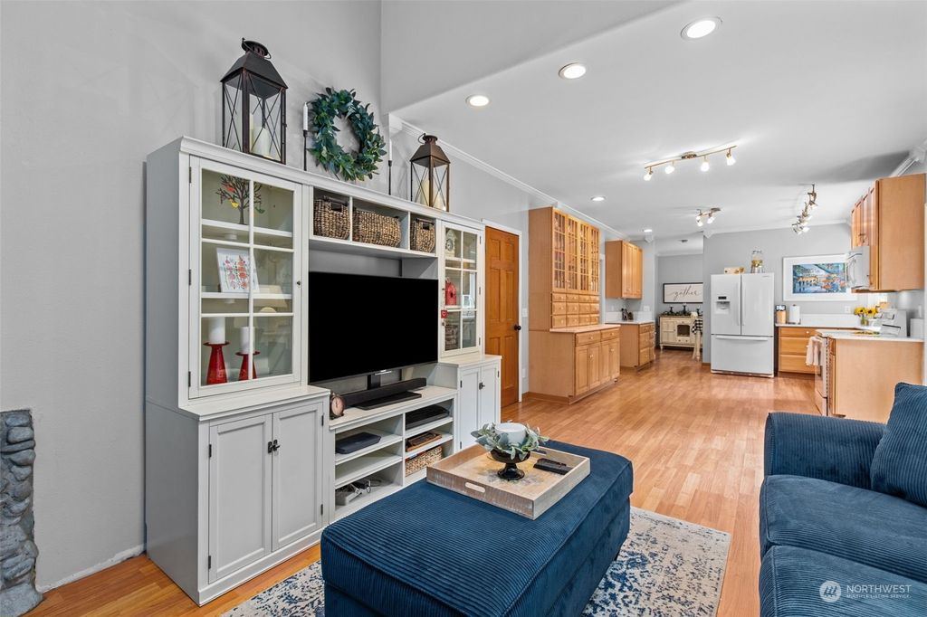 Photo of 20242 37th Avenue NE, Lake Forest Park, WA 98155 (MLS # 2145370)