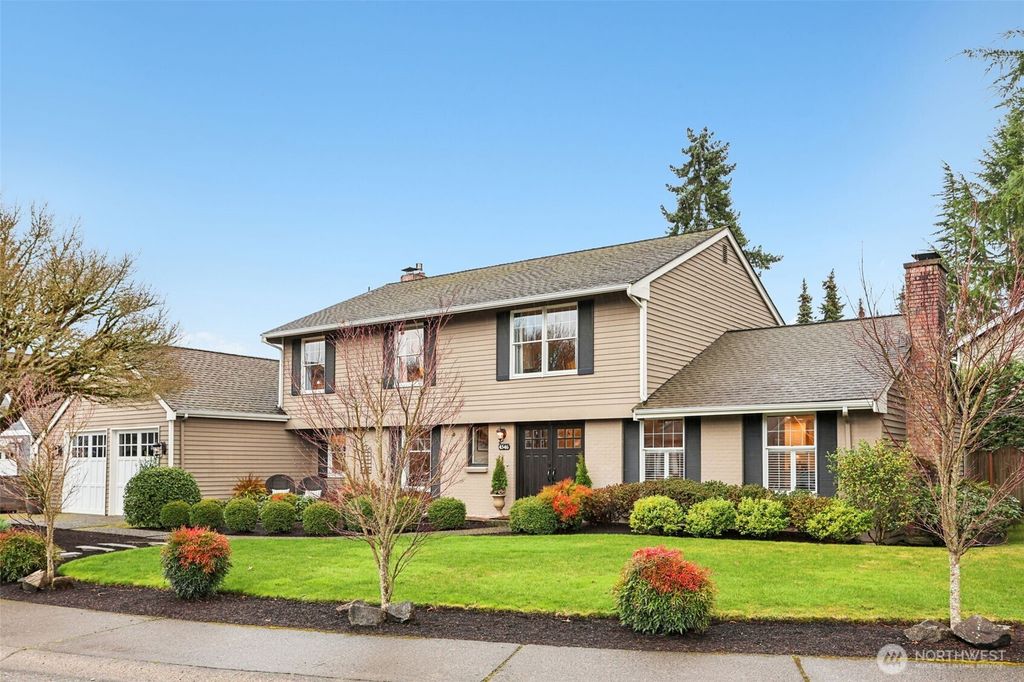 Photo of 4546 193rd Place SE, Issaquah, WA 98027 (MLS # 2474872)