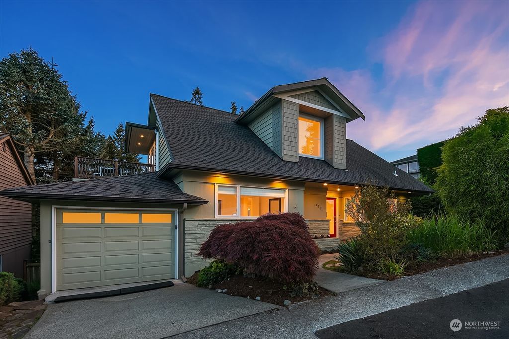 Photo of 3721 W Fulton Street, Seattle, WA 98199 (MLS # 2287808)