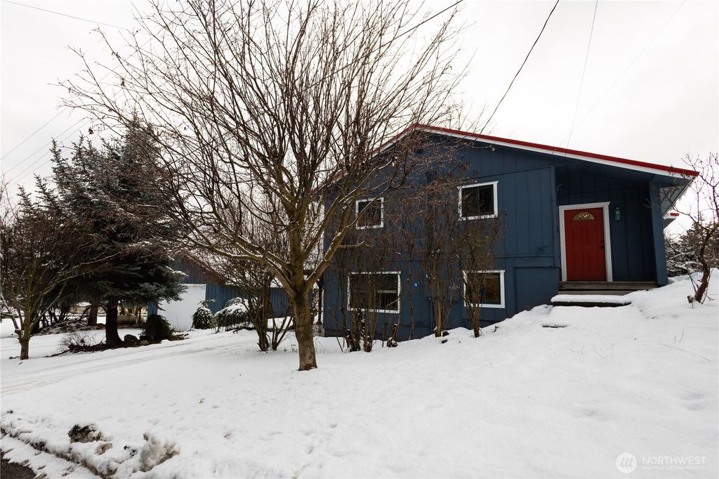 Photo of 100 N B Street, Roslyn, WA 98941 (MLS # 2463354)