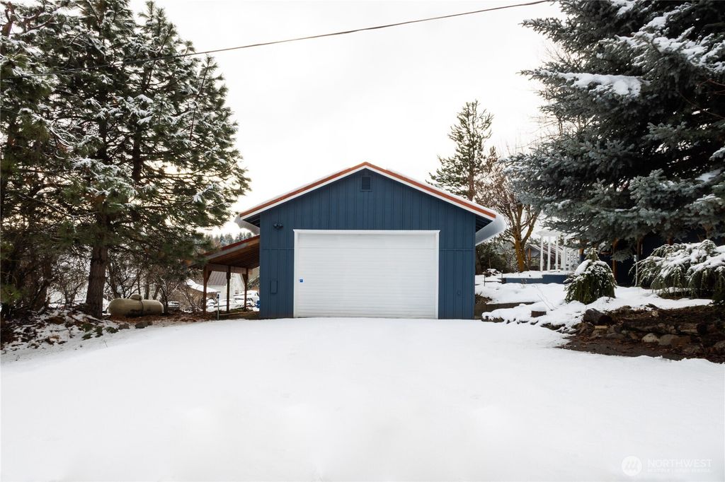 Photo of 100 N B Street, Roslyn, WA 98941 (MLS # 2463354)