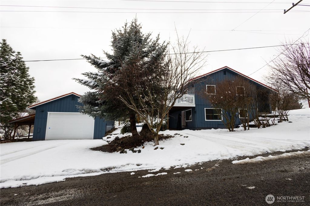 Photo of 100 N B Street, Roslyn, WA 98941 (MLS # 2463354)
