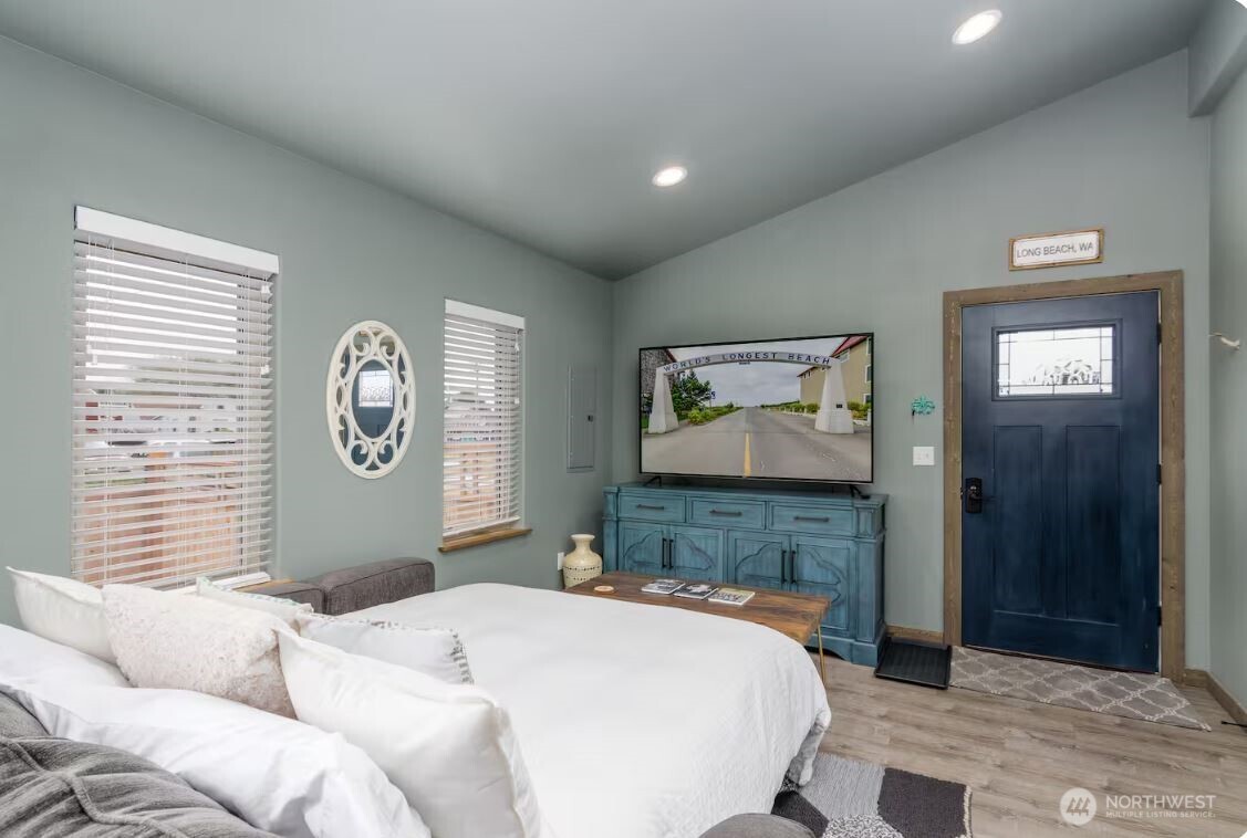 106 Sid Snyder Drive E
