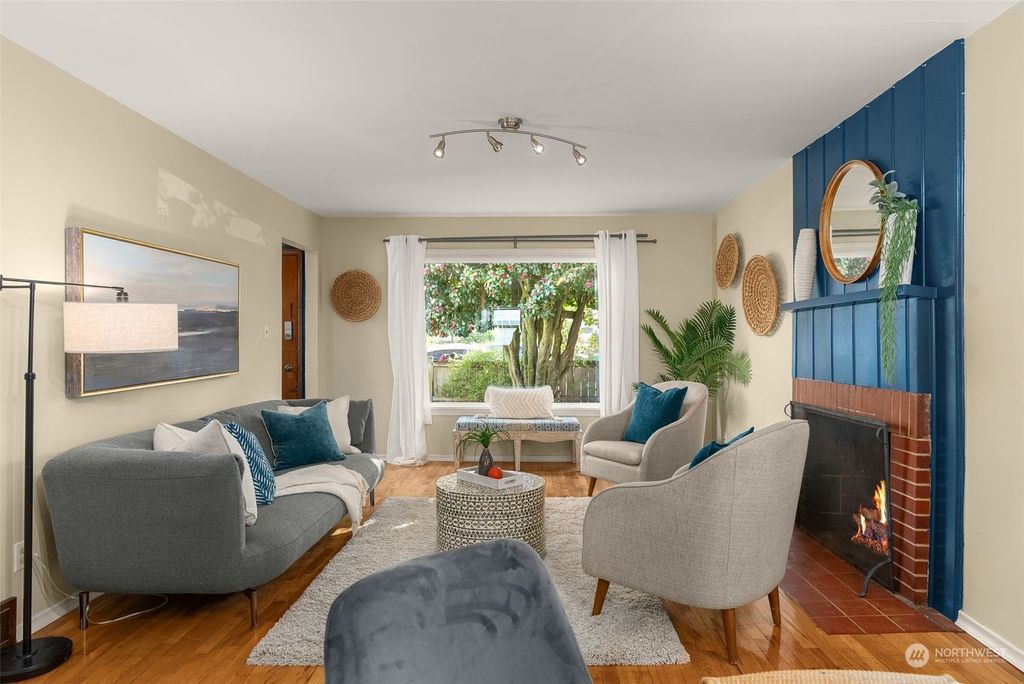 Photo of 9221 17th Avenue SW, Seattle, WA 98106 (MLS # 2211905)