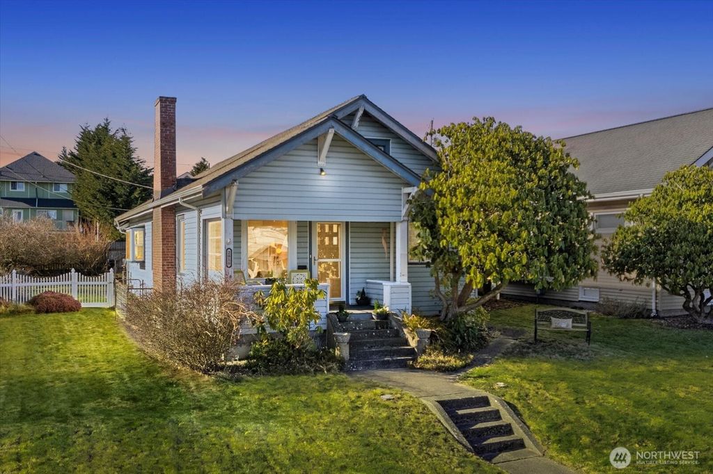 Photo of 2018 Oakes Avenue, Everett, WA 98201 (MLS # 2326765)