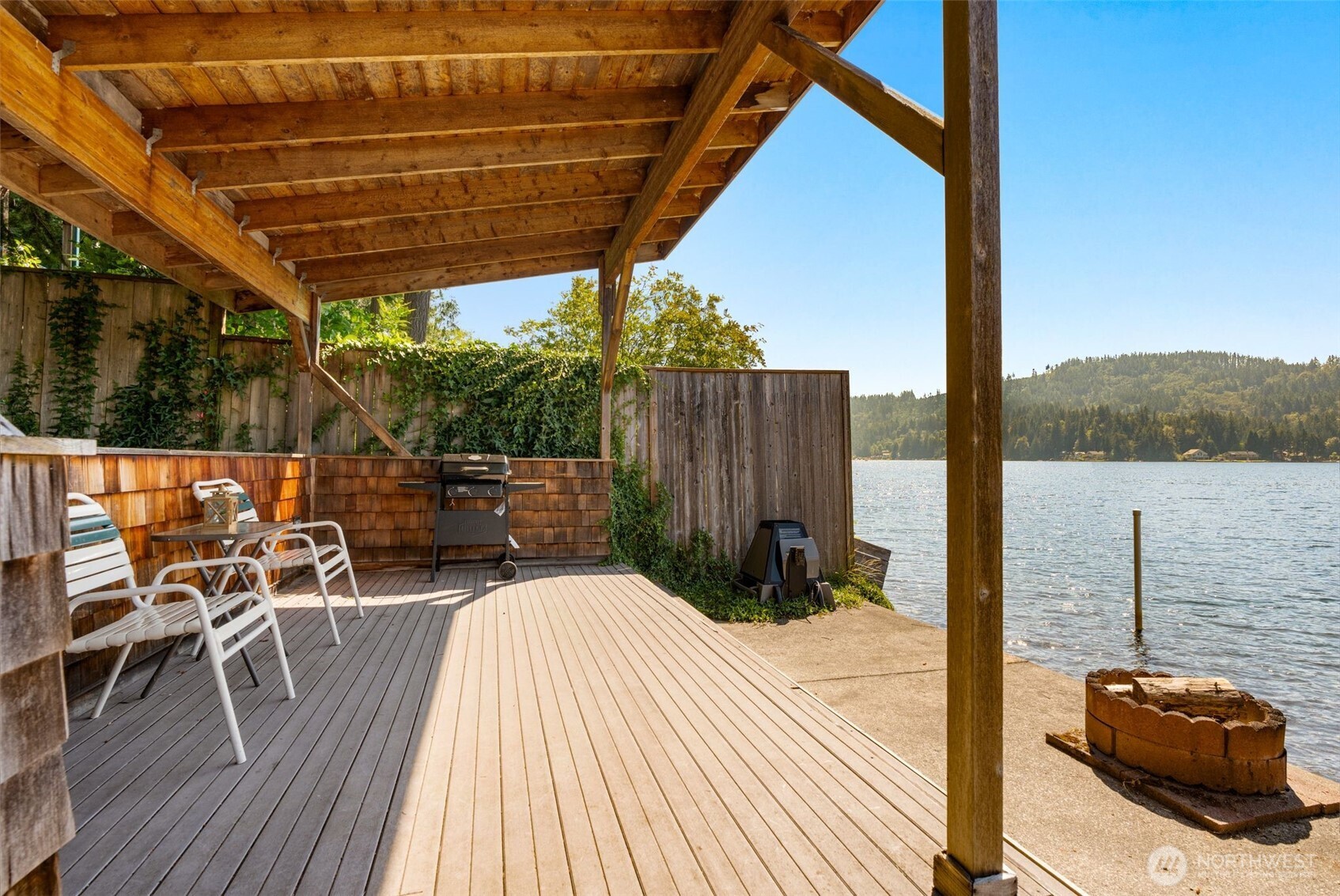 2225 Summit Lake Shore Road NW