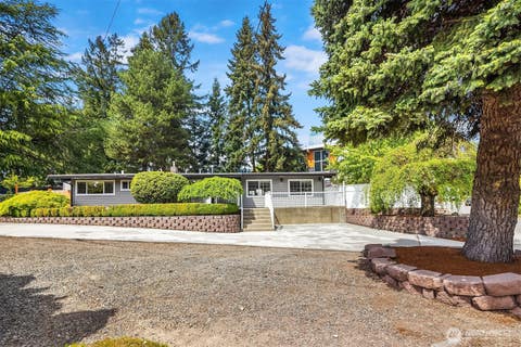 Photo of 79 110th AVE SE AVE, Bellevue, WA 98004 (MLS # 2565862)