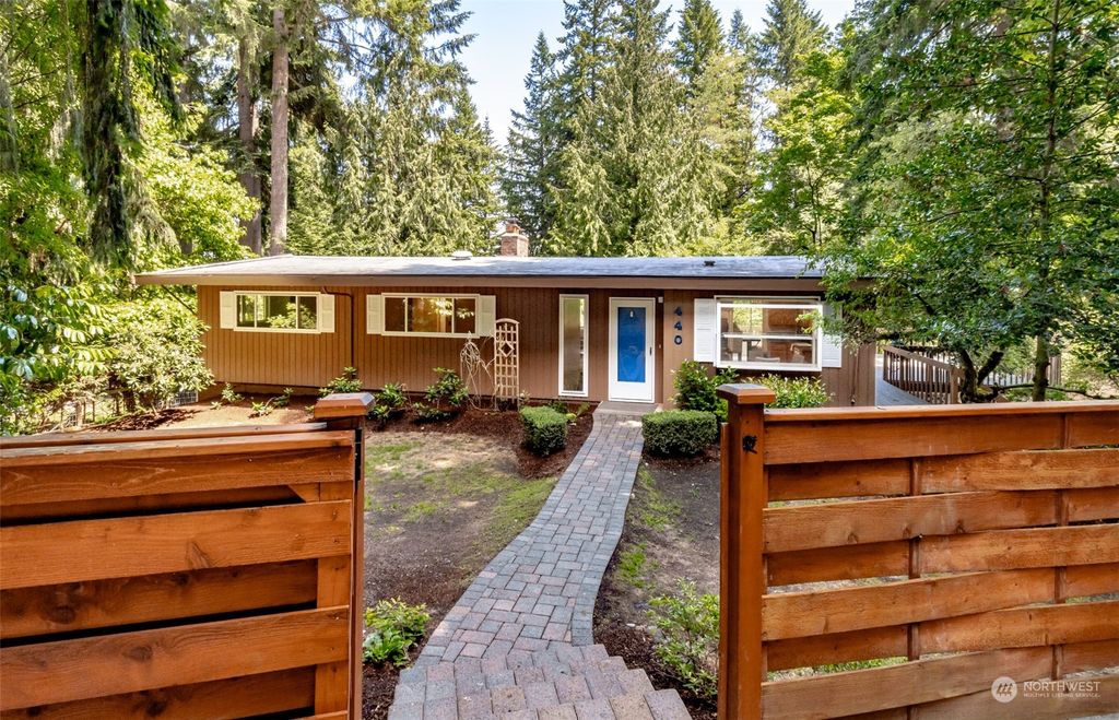 Photo of 440 Mt Hood Drive SW, Issaquah, WA 98027 (MLS # 2131982)