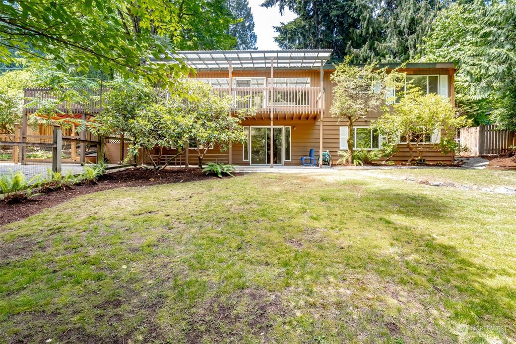 Photo of 440 Mt Hood Drive SW, Issaquah, WA 98027 (MLS # 2131982)