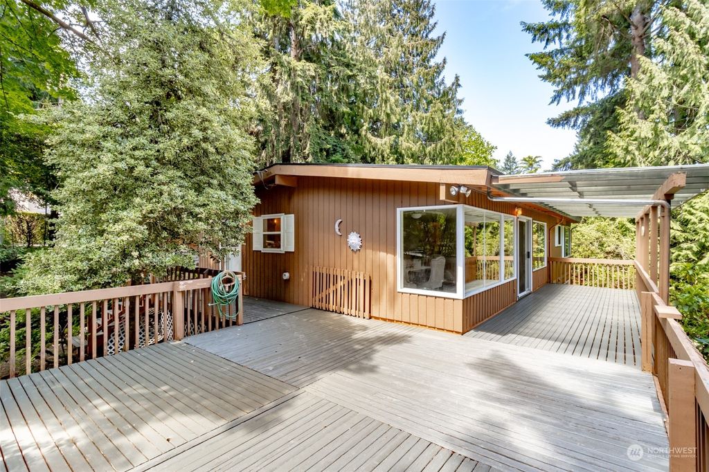 Photo of 440 Mt Hood Drive SW, Issaquah, WA 98027 (MLS # 2131982)