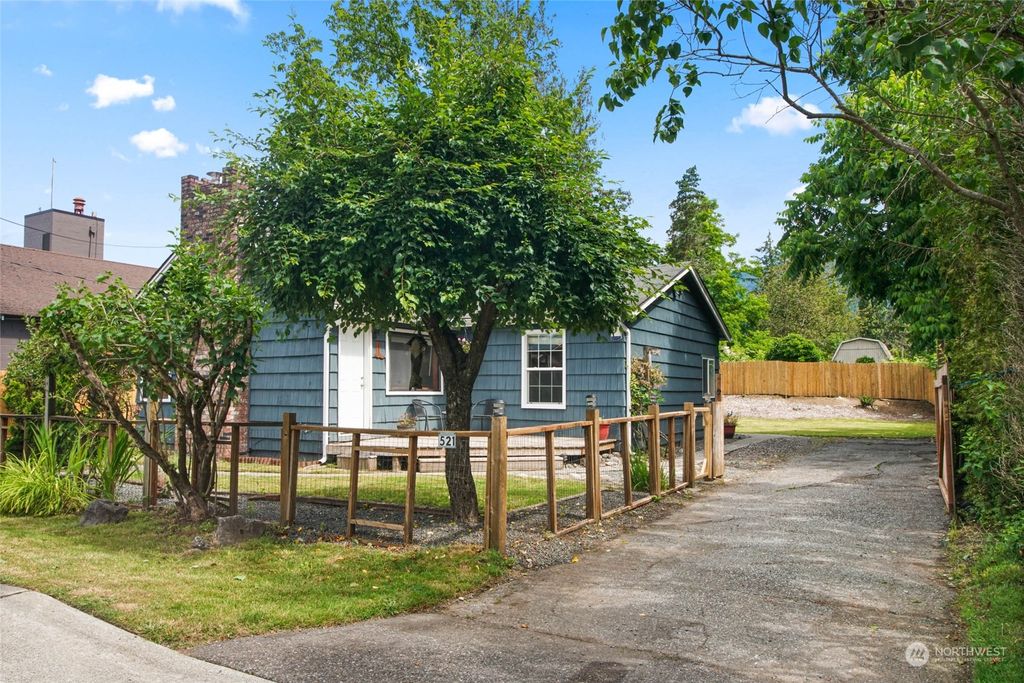 Photo of 521 Lewis Avenue, Gold Bar, WA 98251 (MLS # 2259628)