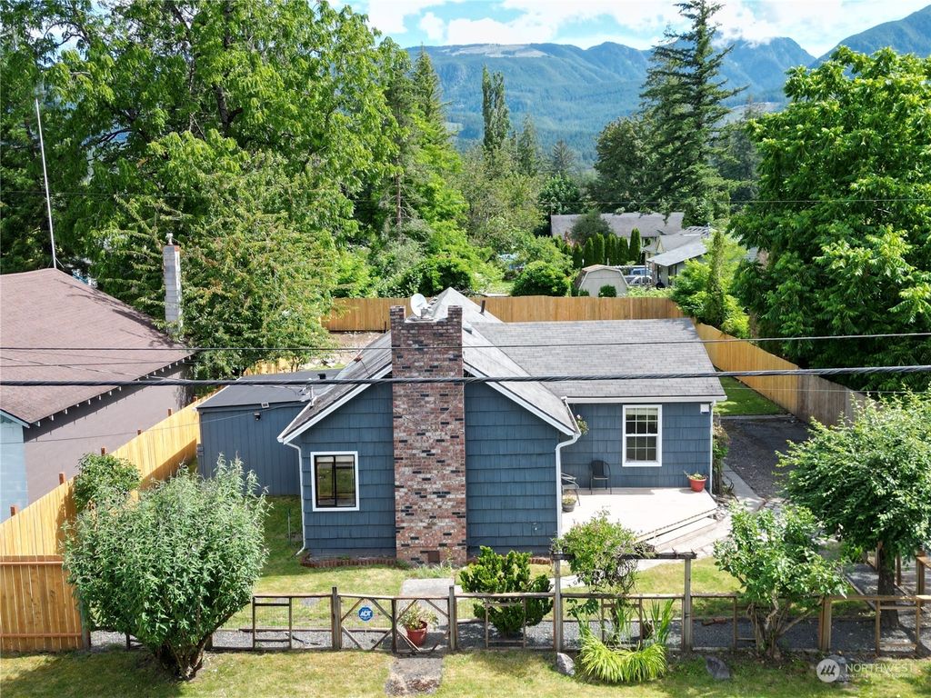 Photo of 521 Lewis Avenue, Gold Bar, WA 98251 (MLS # 2259628)