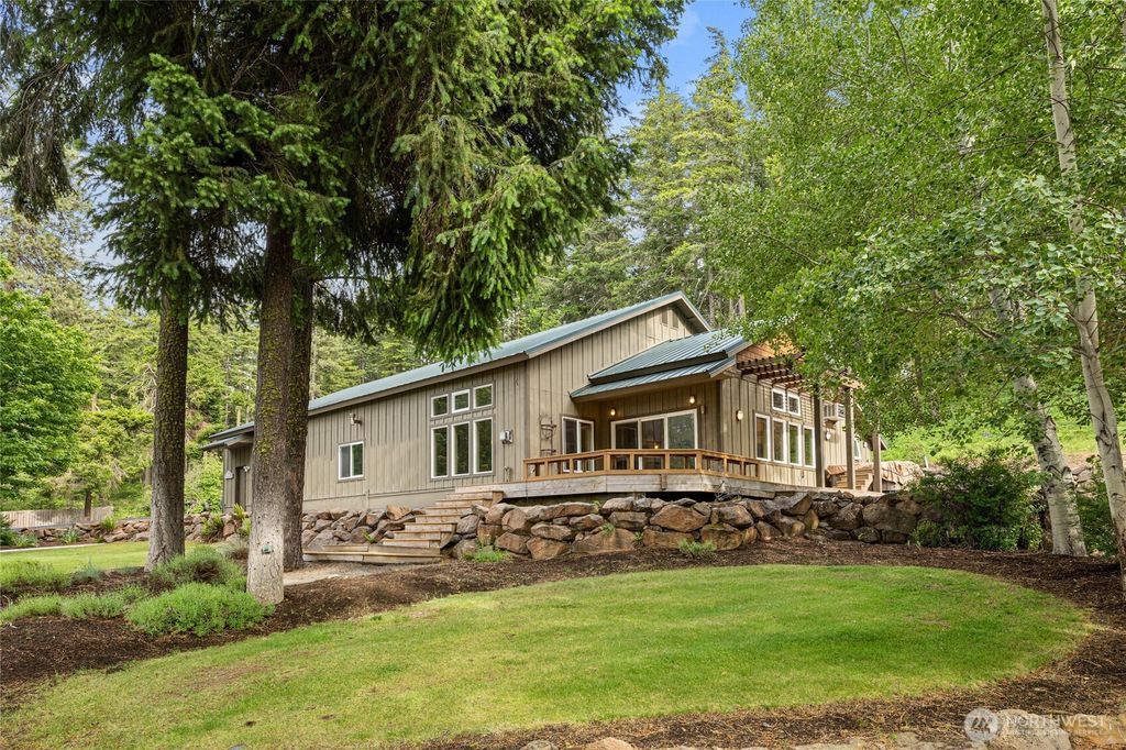 Photo of 631 Thornton View Road, Cle Elum, WA 98922 (MLS # 2533344)