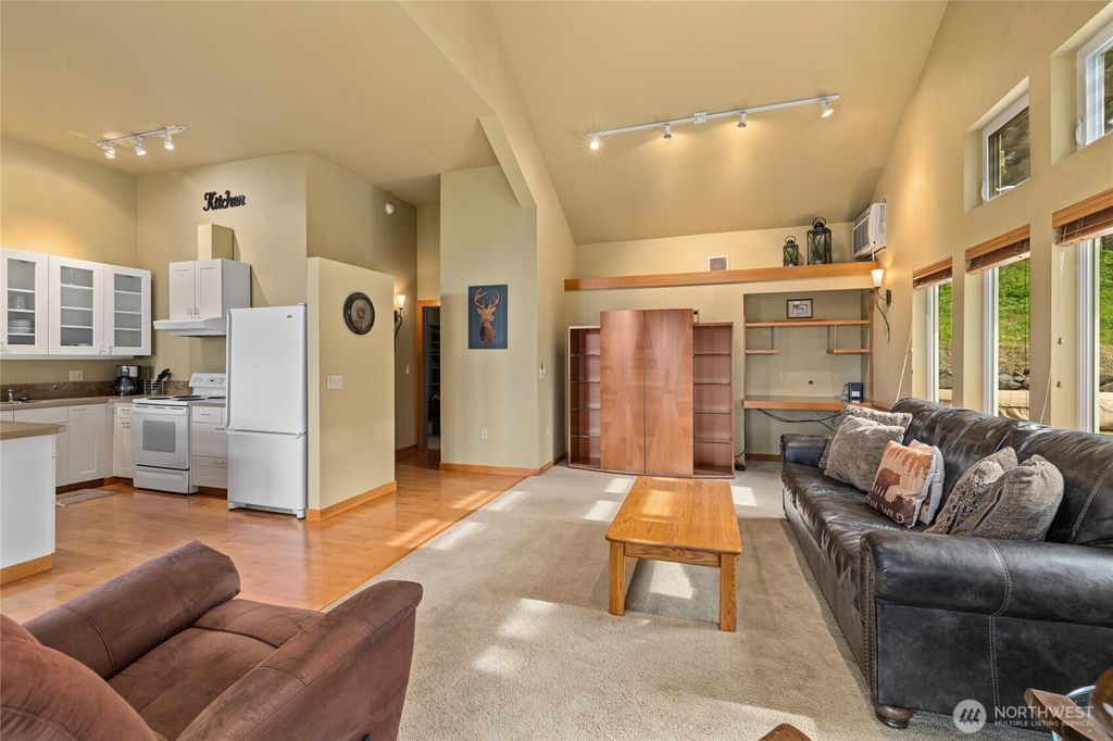 Photo of 631 Thornton View Road, Cle Elum, WA 98922 (MLS # 2533344)