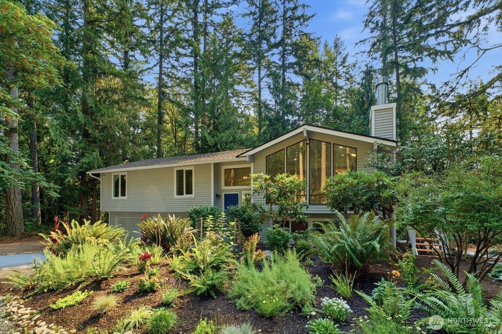 Photo of 25120 SE 14th Street, Sammamish, WA 98075 (MLS # 2571217)