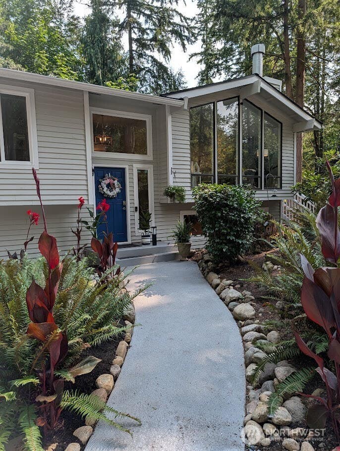 Photo of 25120 SE 14th Street, Sammamish, WA 98075 (MLS # 2571217)
