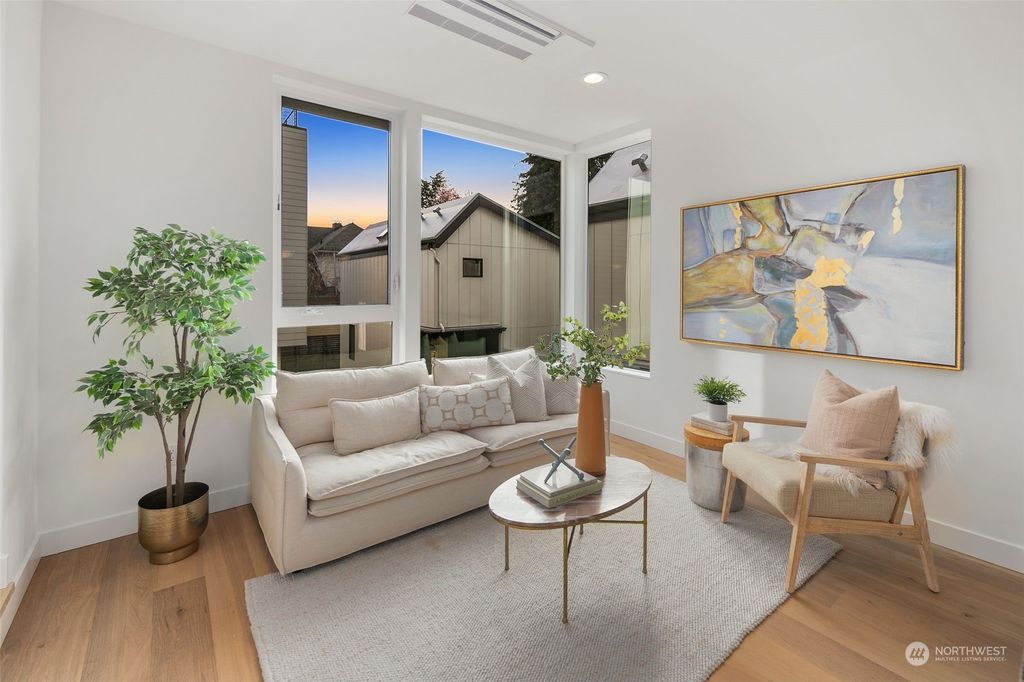 Photo of 707 B 34th Avenue, Seattle, WA 98122 (MLS # 2211312)