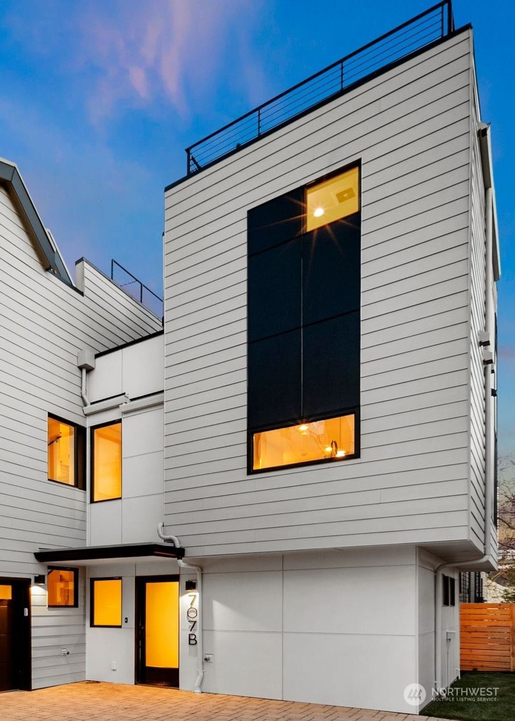 Photo of 707 B 34th Avenue, Seattle, WA 98122 (MLS # 2211312)