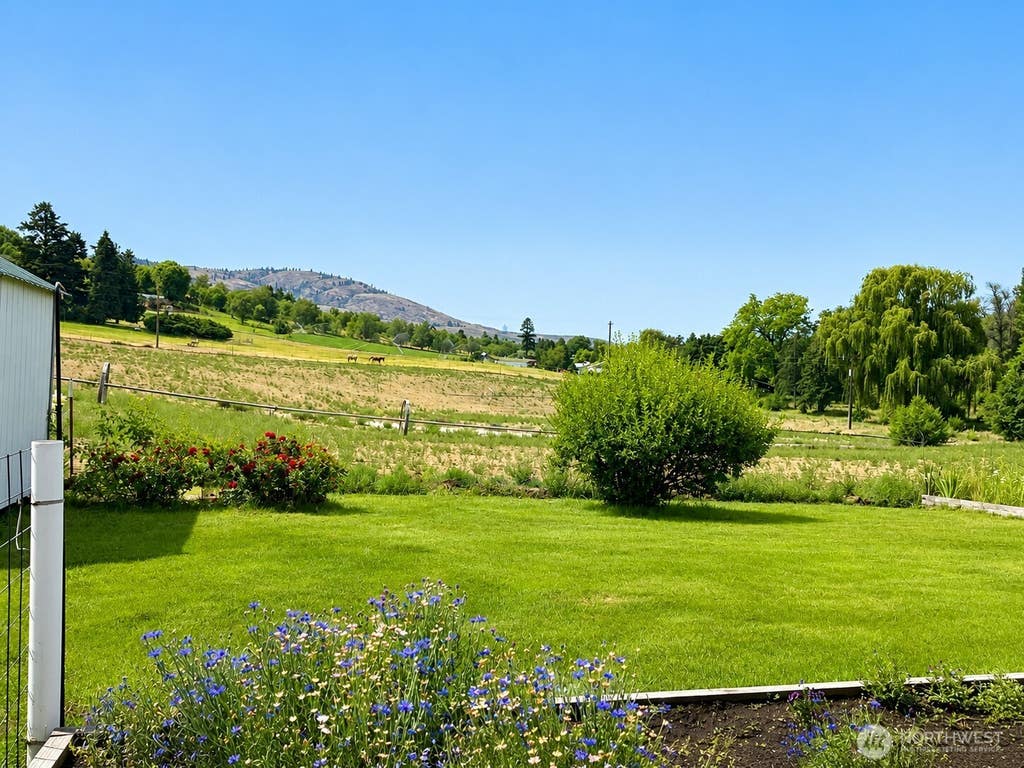 Photo of 8 Orchard Loop S. LOOP, Tonasket, WA 98855 (MLS # 2543880)