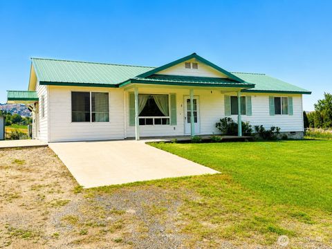 Photo of 8 Orchard Loop S. LOOP, Tonasket, WA 98855 (MLS # 2543880)
