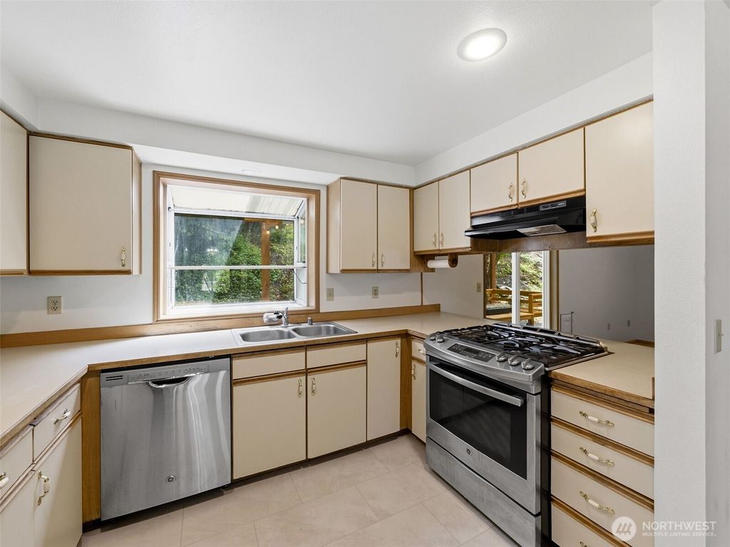 Photo of 8816 188th Avenue E, Bonney Lake, WA 98391 (MLS # 2538456)